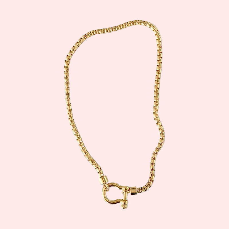 The Buckle Necklace – All Gold